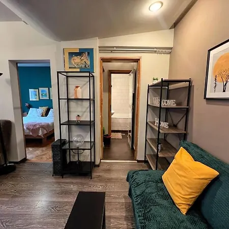 Apartment Yellow Story - Free Netflix Bucharest