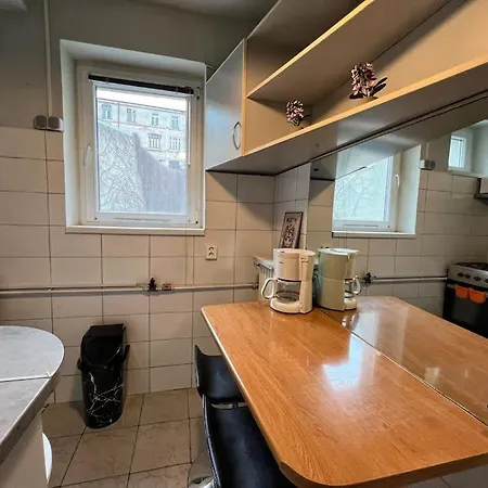 Apartment Yellow Story - Free Netflix *