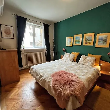 Apartment Yellow Story - Free Netflix Bucharest