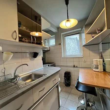 Yellow Story - Free Netflix Apartment Bucharest