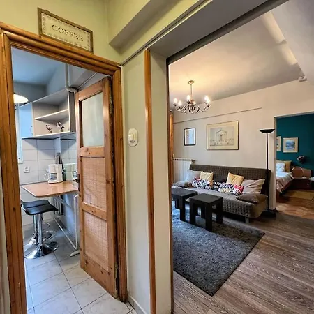 Yellow Story - Free Netflix Apartment