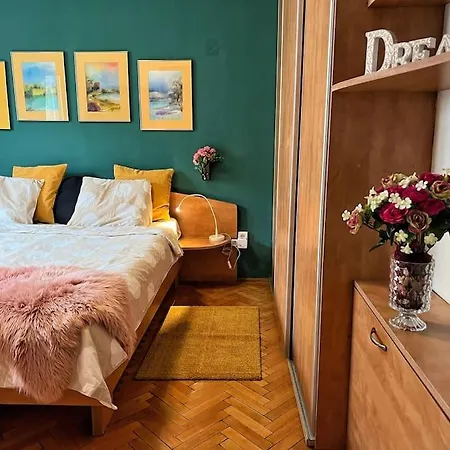 Yellow Story - Free Netflix Apartment *