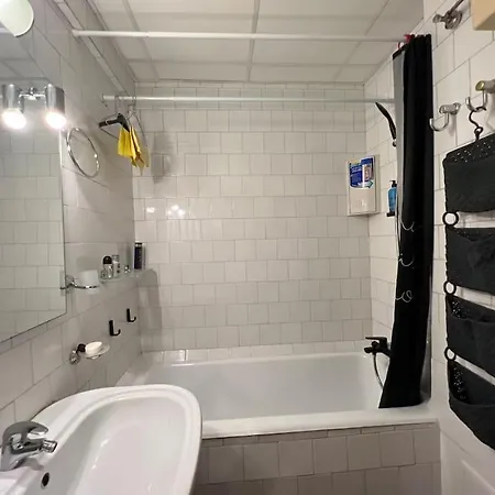 Yellow Story - Free Netflix Apartment Bucharest