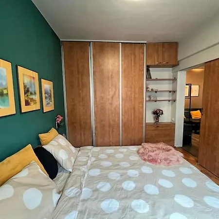 Yellow Story - Free Netflix Apartment