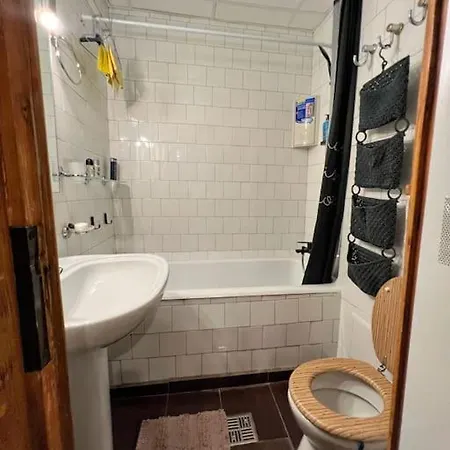 Apartment Yellow Story - Free Netflix Bucharest