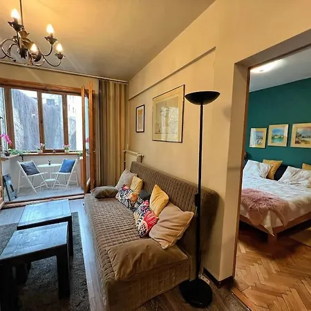 Yellow Story - Free Netflix Apartment Bucharest
