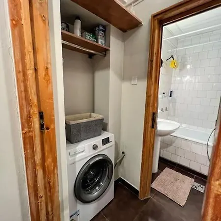 Yellow Story - Free Netflix Apartment Bucharest