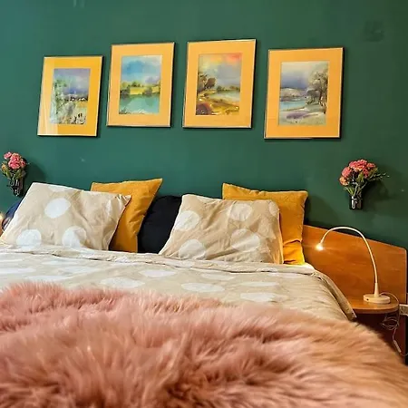 Yellow Story - Free Netflix Apartment Bucharest
